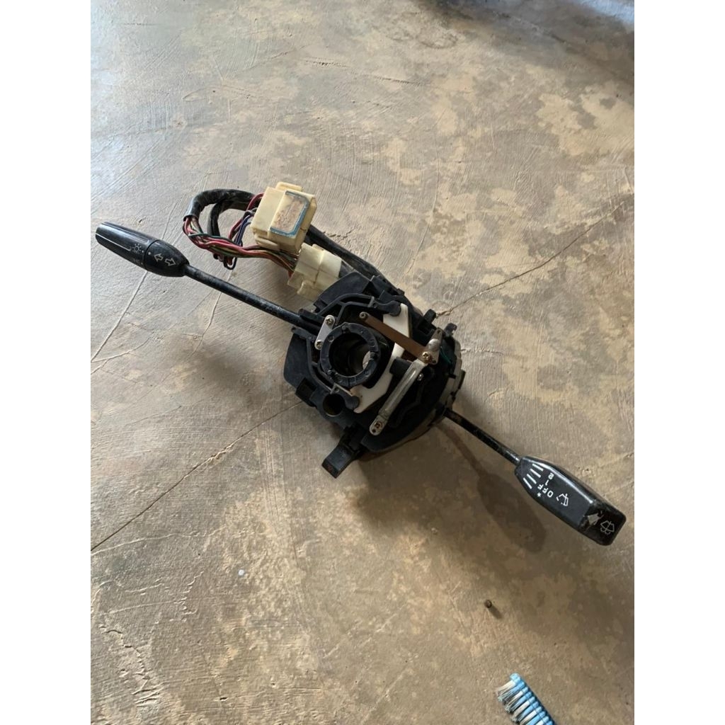 โกดังสวิตช์ไฟเลี้ยว Mitsubishi L300