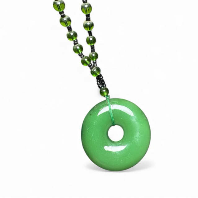 HIJAU สร้อยคอจี้โดนัททรงกลมแกะสลักหยกสีเขียวธรรมชาติ | GL5-327
