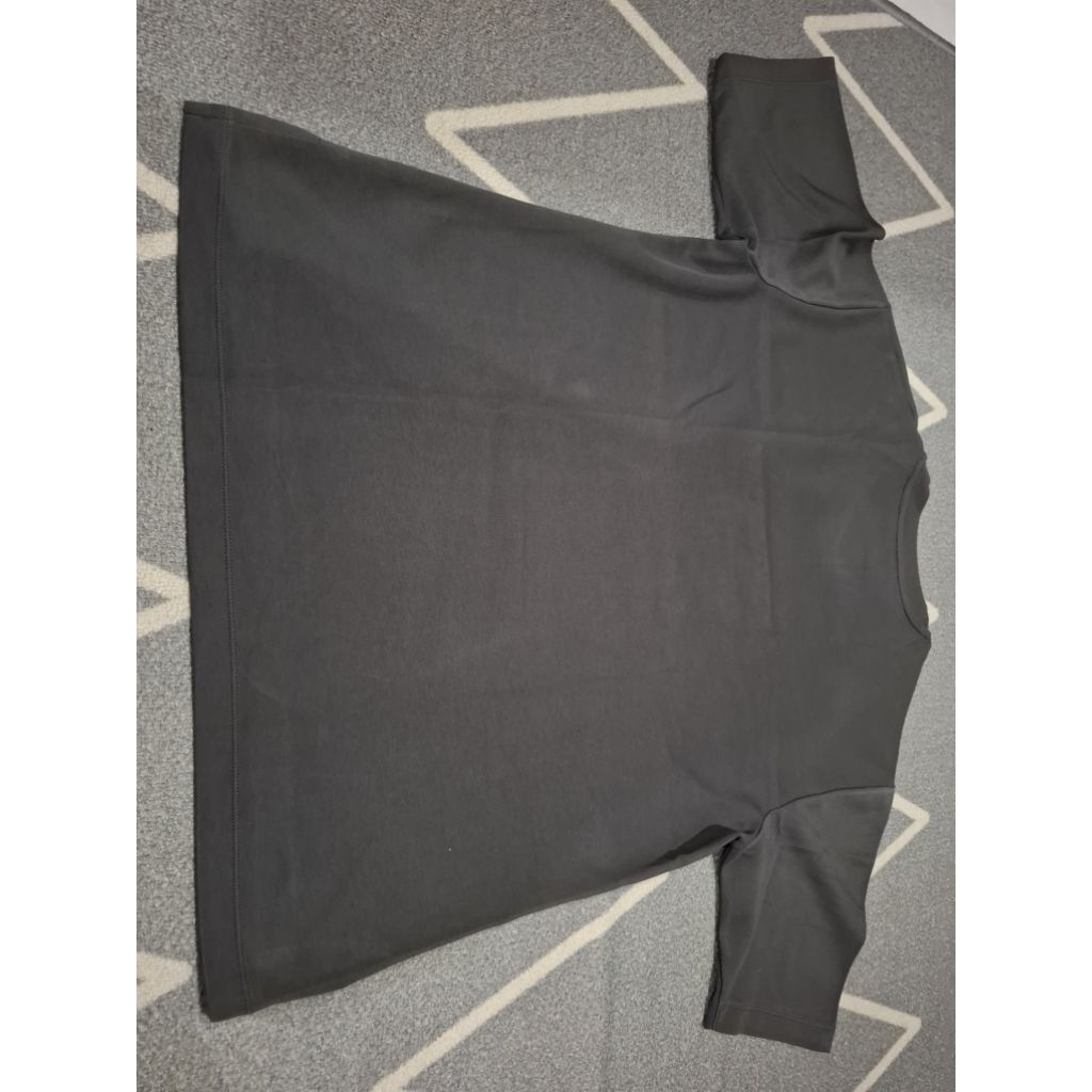 เสื้อยืด UT AIRism**