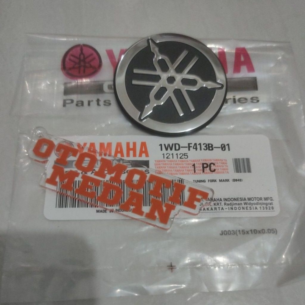 Yamaha R25 MT25 1WD-F414B-01 ฝาครอบถังส้อมโลโก้สัญลักษณ์ราคา 1PCS Original Yamaha