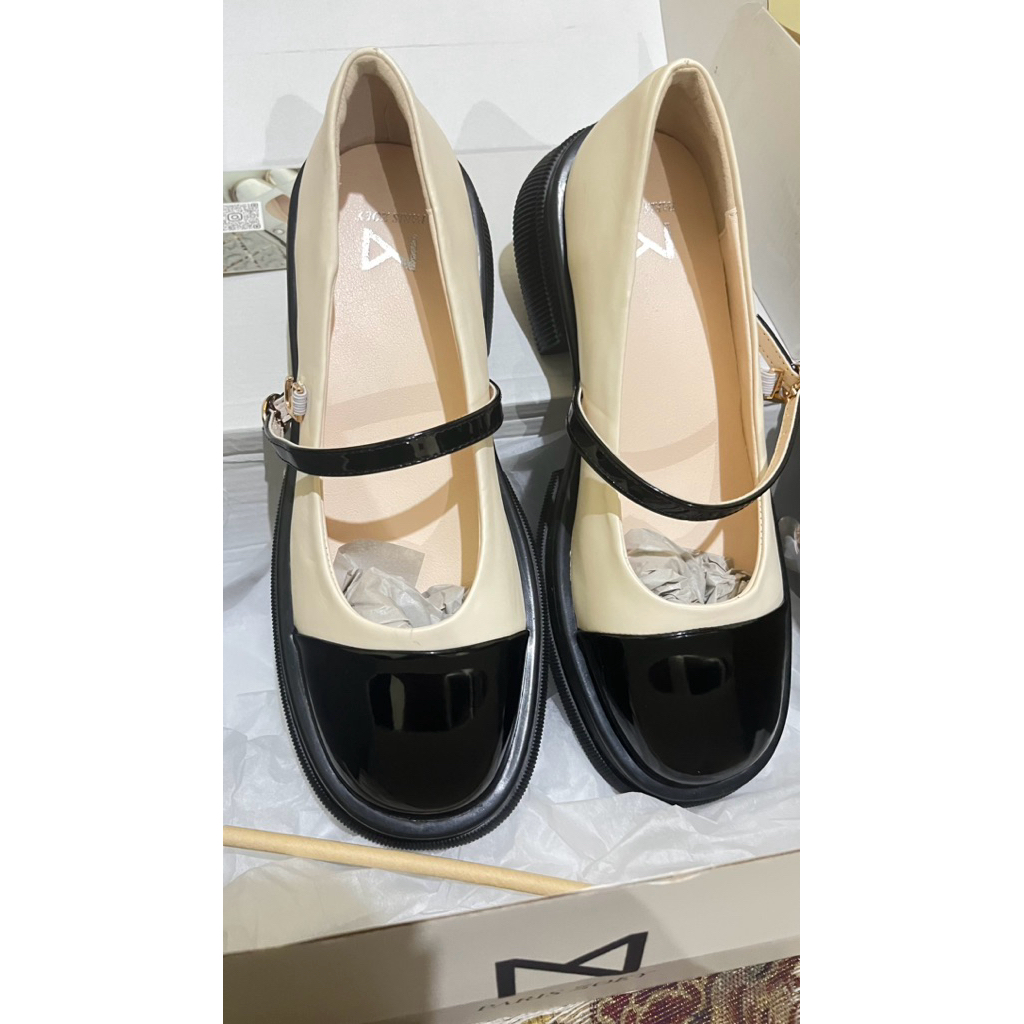 รองเท้าผู้หญิง Paris zoey