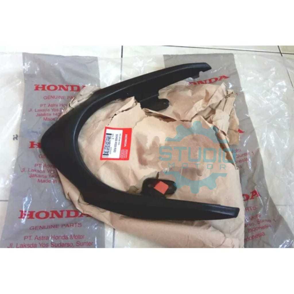 S2 50400K03N30 SADDLE BRACE / SADDLE / REAR HANDLE REVO FI INJECTION 2014 - NOW ORIGINAL AHM HONDA 5