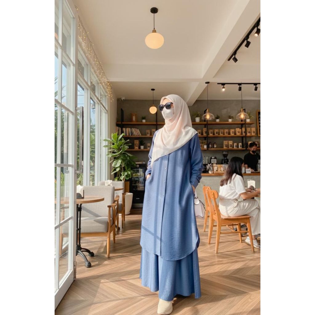 Nayara ชุดกระโปรงโปโลลินินเรียบหรู