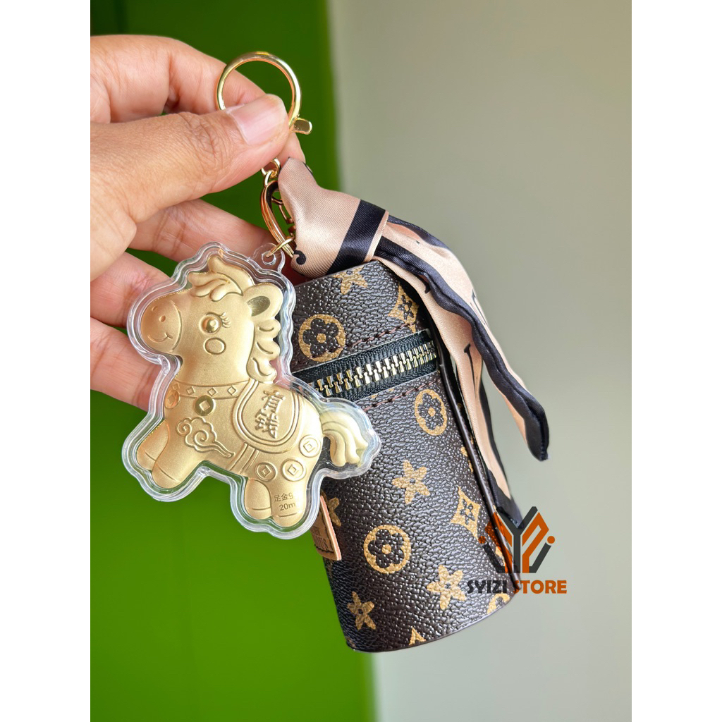 GANTUNGAN [SYIZI STORE] 999 20Mg Gold plated pony bag hanger - พวงกุญแจชาร์มกุญแจทอง Heritage Monogr