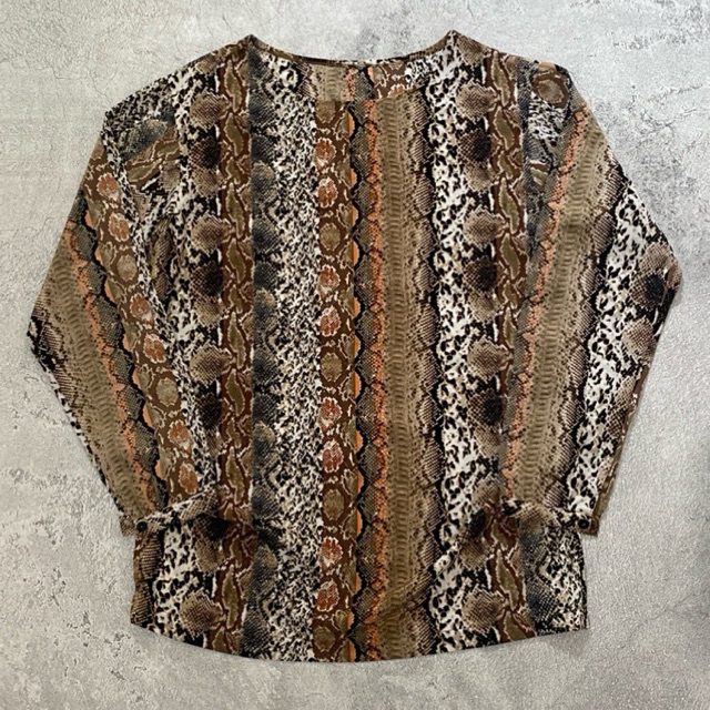 เสื้อเบลาส์ลายหนังงู Eclair