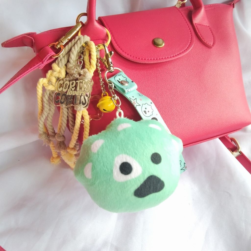 BAGCHARM ตุ๊กตาปลาหมึก POYOYOI CORTIS โดย PINKEUPURLEUU