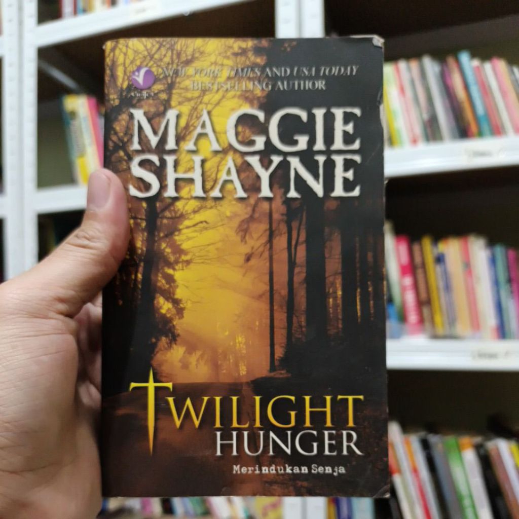 หนังสือนิยายผู้ใหญ่ Twilight Hunger Driving Twilight || แม็กกี้ ชาyne