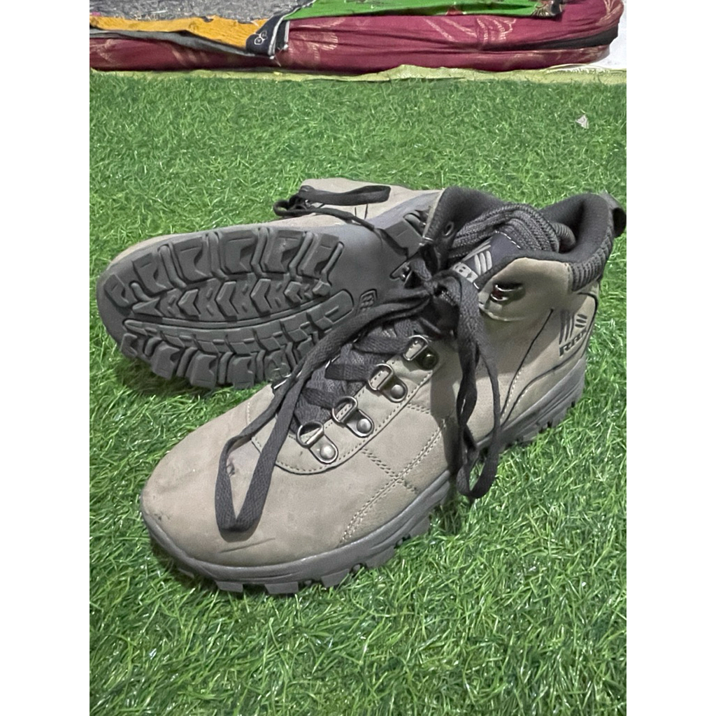 รองเท้า Rbx ไซส์ 40.5