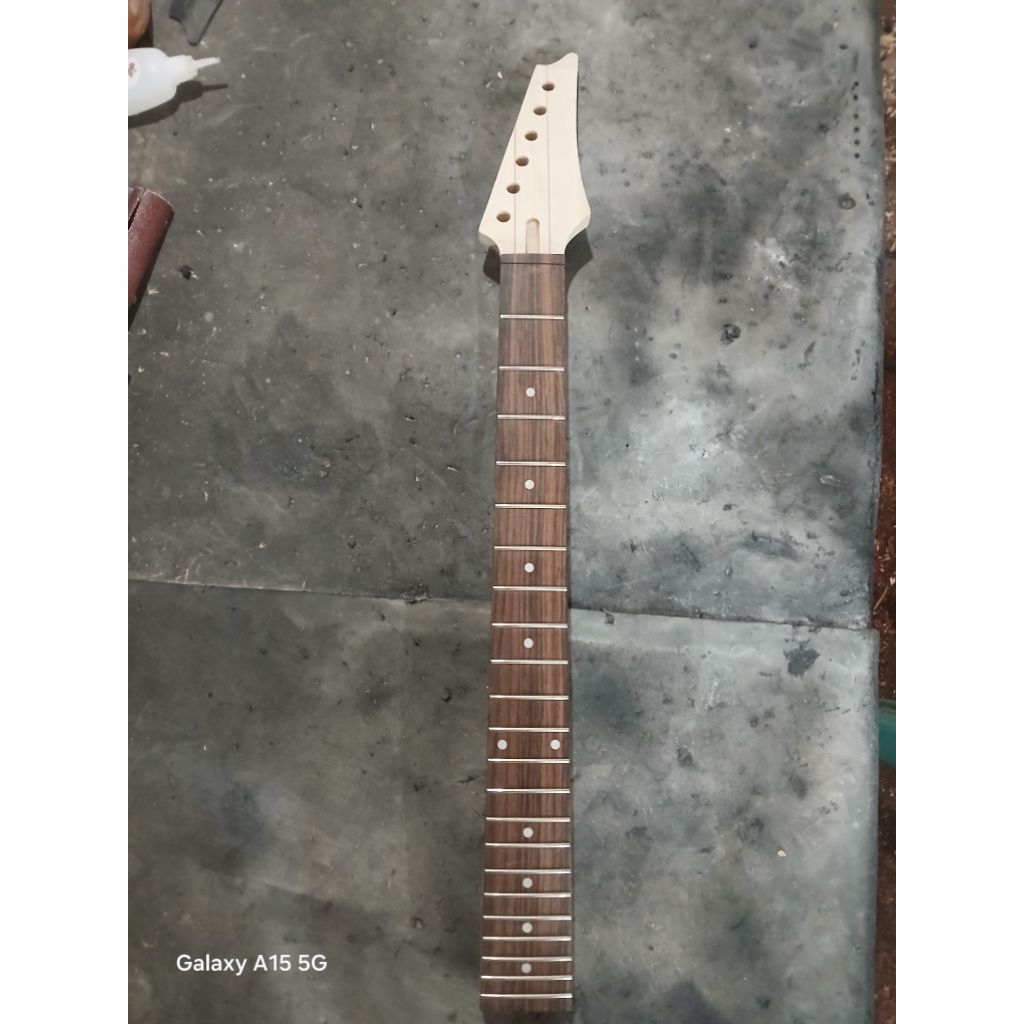กีตาร์คอ ibanez gio 22 และ 24 fret ยังไม่เสร็จ