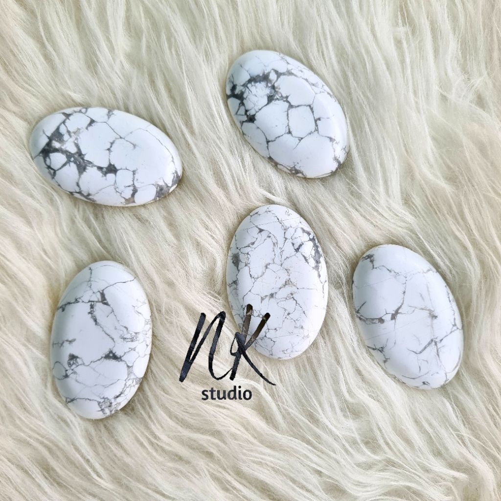 Howlite Palm Stone Crystal Stress Release Management สุขภาพอารมณ์