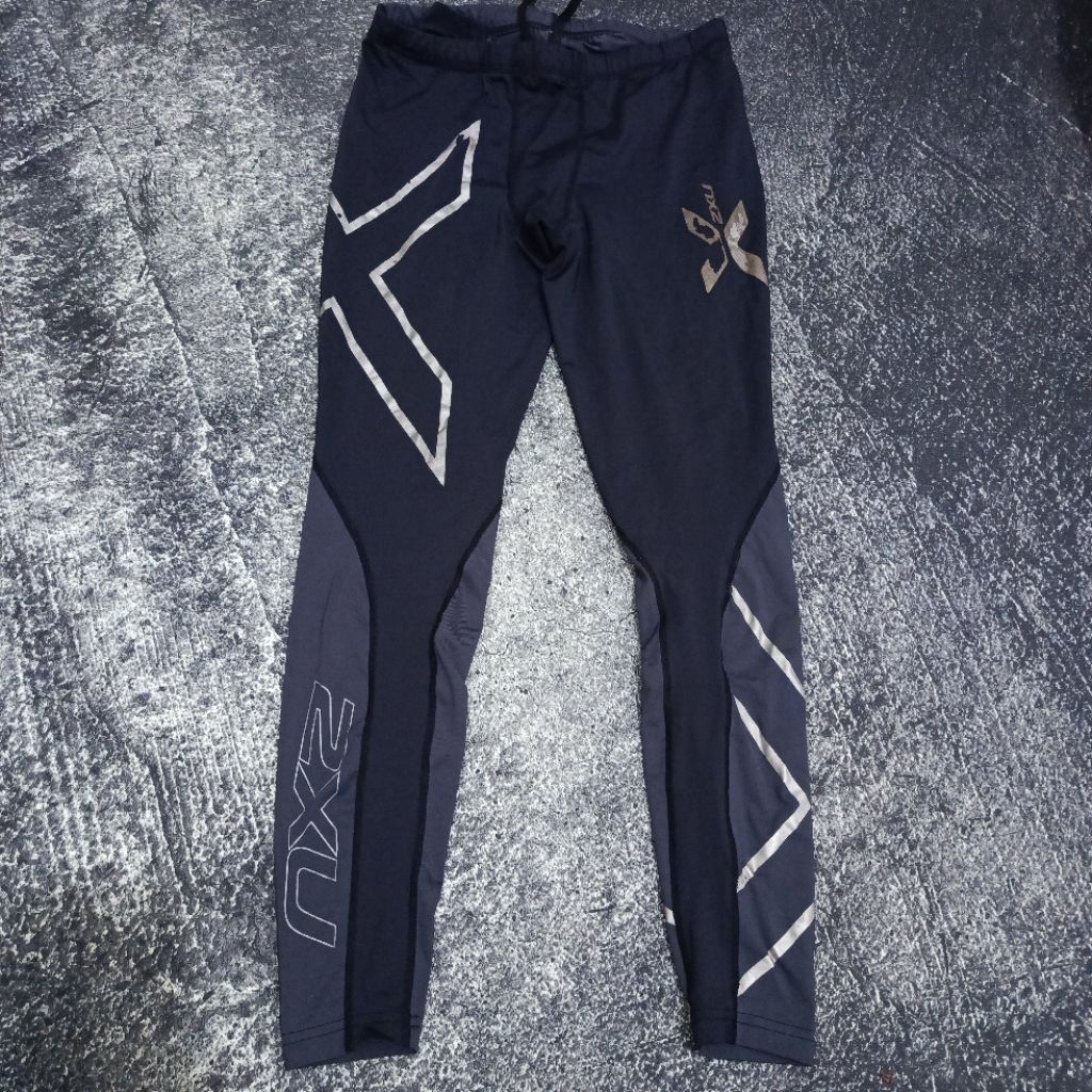 กางเกงรัดกล้ามเนื้อรัดรูป 2XU ดั้งเดิม Size L Mens