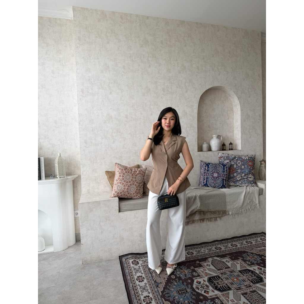 KEMEJA [Wear.klasy] Yenna Top / Womens Tops / Womens Shirts / Womens Official Tops / Cotton / Offici