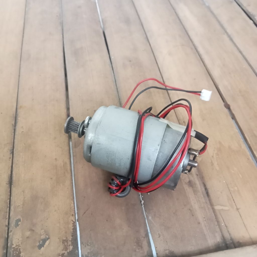 Epson L 1300, L 1800 เครื่องพิมพ์มอเตอร์รถม้า (มือสอง)