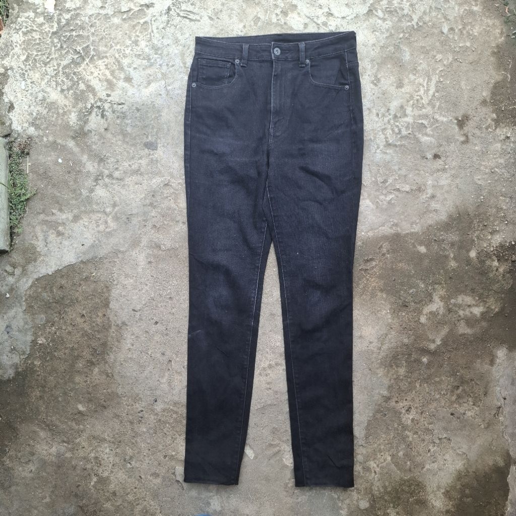 UNIQLO BLACK GU JEANS