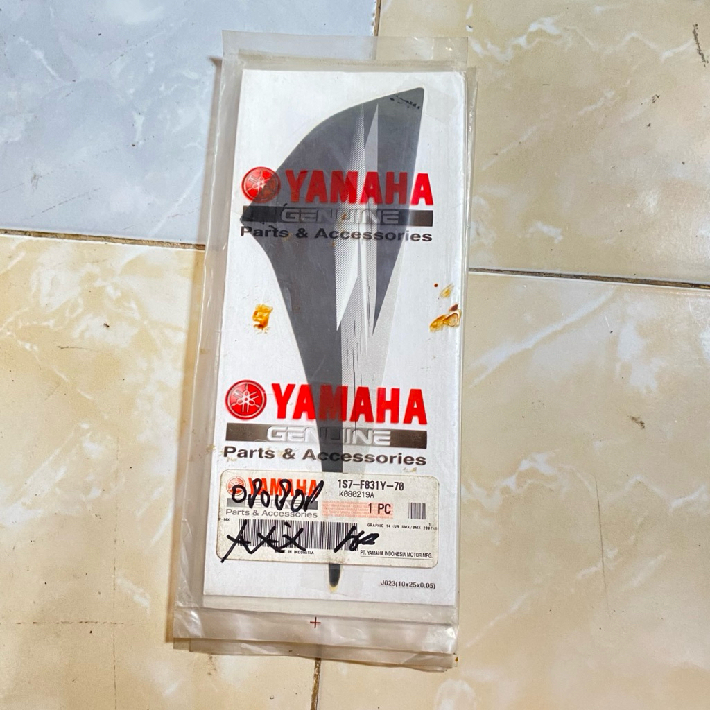 Yamaha jupiter Mx 2007 สีดําด้านหน้าแผงตัวถังขวาสติกเกอร์ striping original YGP 1S7-F831Y-70