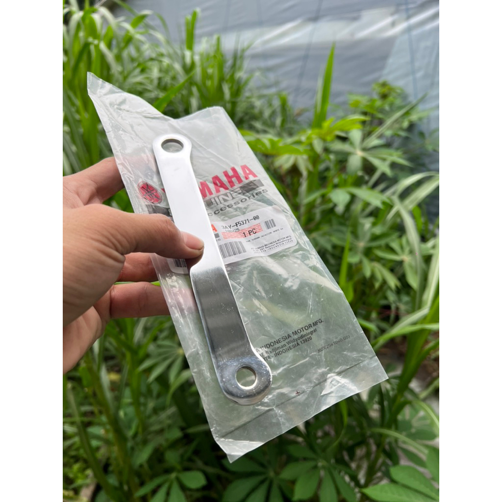 F1ZR REAR DRUM RETAINER PANEL IRON ORIGINAL YAMAHA CROM คุณภาพดี A1