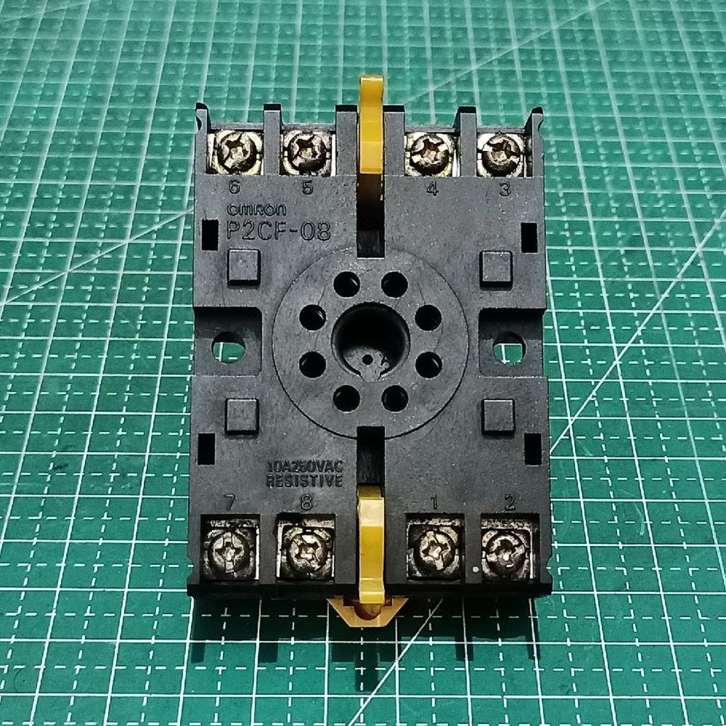 OMRON P2CF-08 เต้ารับรีเลย์ 8 พิน