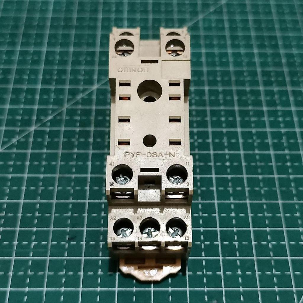 OMRON PYF-08A-N ซ็อกเก็ตรีเลย์ 8 พิน