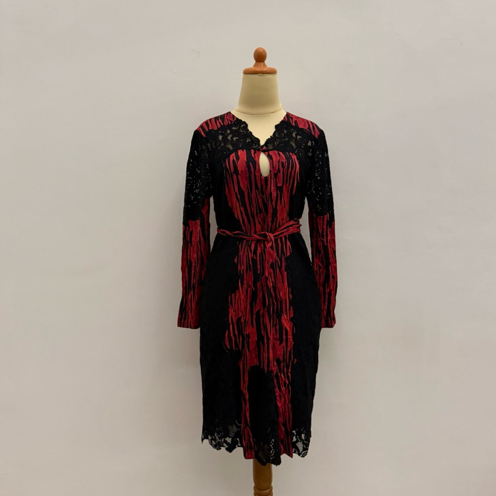 PRELOVED Diane Von Furstenberg DVF ผ้าไหมสีแดงสีดําลูกไม้แขนยาว Belted Mini Dress แฟชั่นผู้หญิงแบรนด