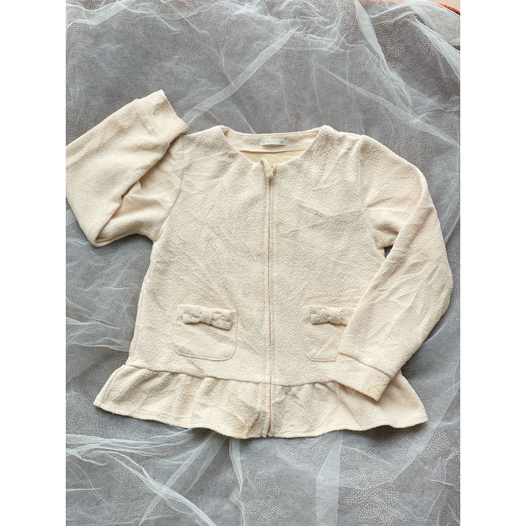 PRELOVED PL เสื้อสเวตเตอร์ถักสีครีมพาสเทลสีเหลืองแบรนด์แจ็คเก็ตด้านนอกสําหรับเด็ก GU ขนาด 130