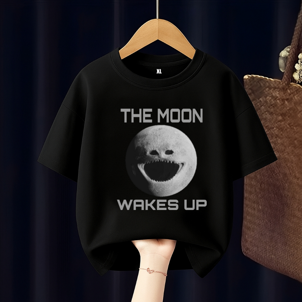 MOON WOKE UP THE MOON WASKES UP เสื้อยืด CHILDRENS ฟรี CUSTOM NAME