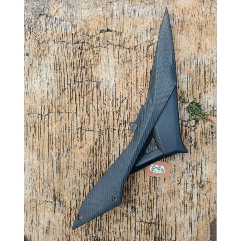 ฝาครอบกรอบซ้าย yamaha R15 v2 มือสองเดิม