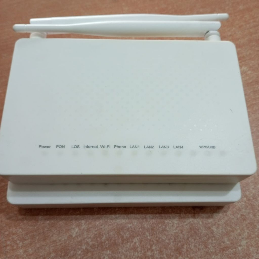 GPON ONT ROUTER F609 V3 (NOT ZTE) + NORMAL, SMOOTH USED ADAPTER