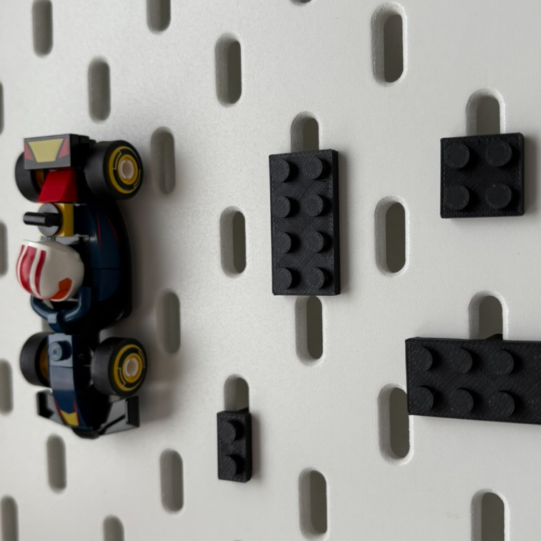 Skadis LEGO Brick Mount (ที่วางแผ่นแนวตั้ง) - อุปกรณ์เสริม Pegboard Skadis