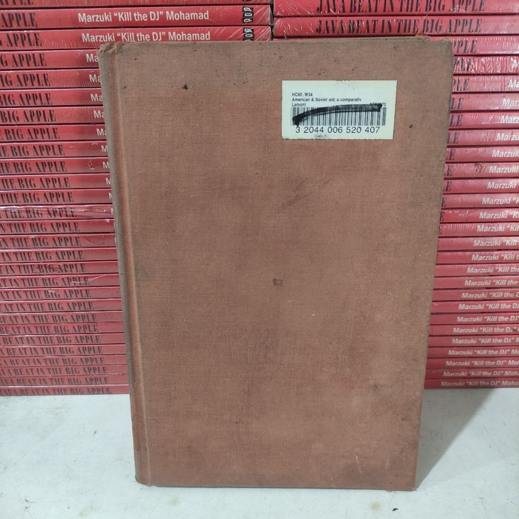 หนังสือนําเข้า: AMERICAN & SOVIET AID