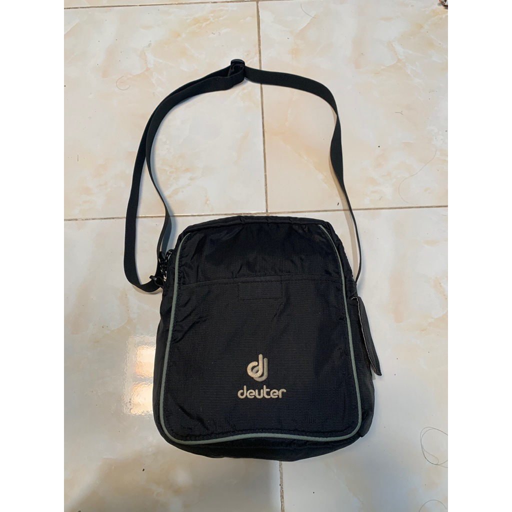 กระเป๋าสะพาย Deuter*