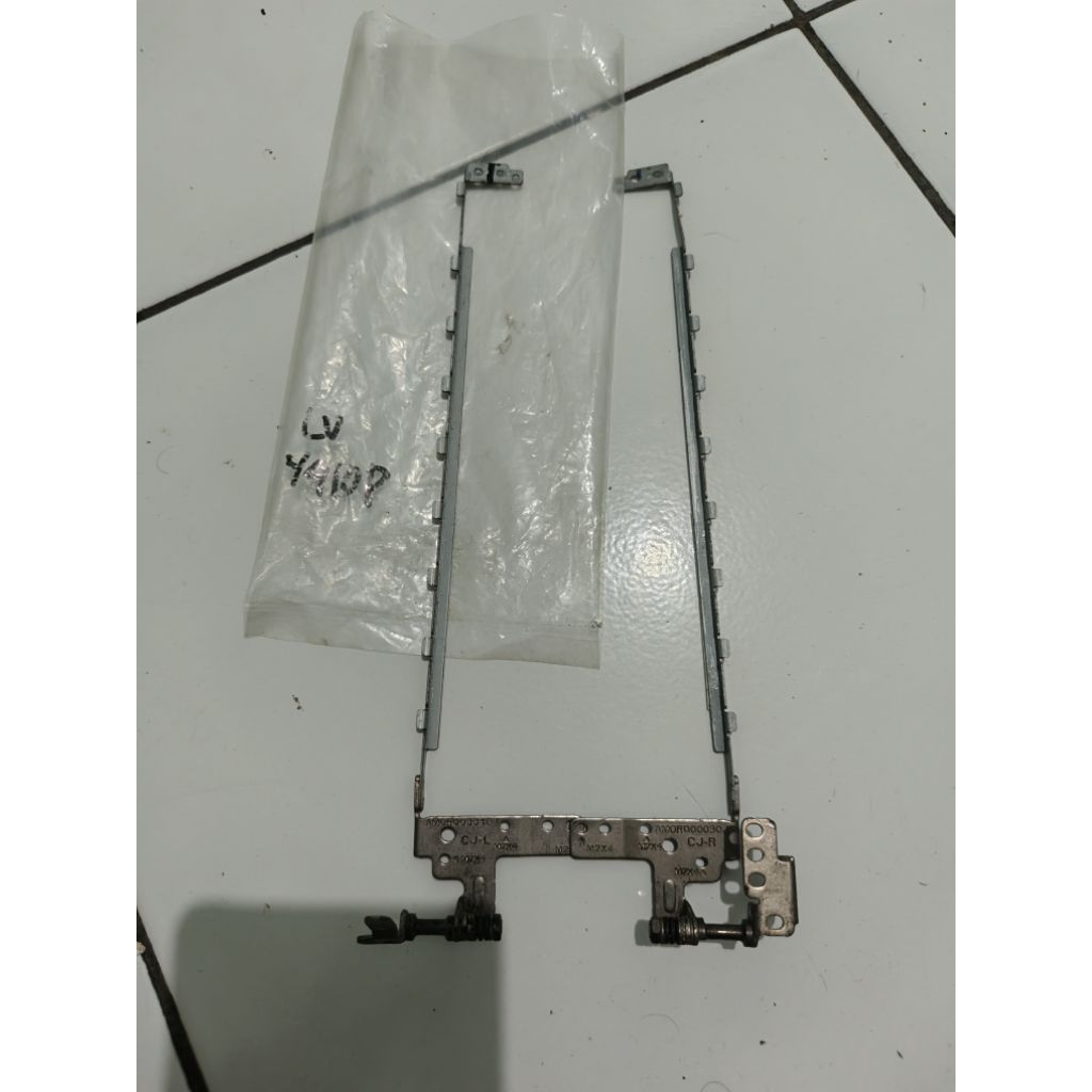 Lenovo Ideapad Y410P บานพับซ้ายและขวา