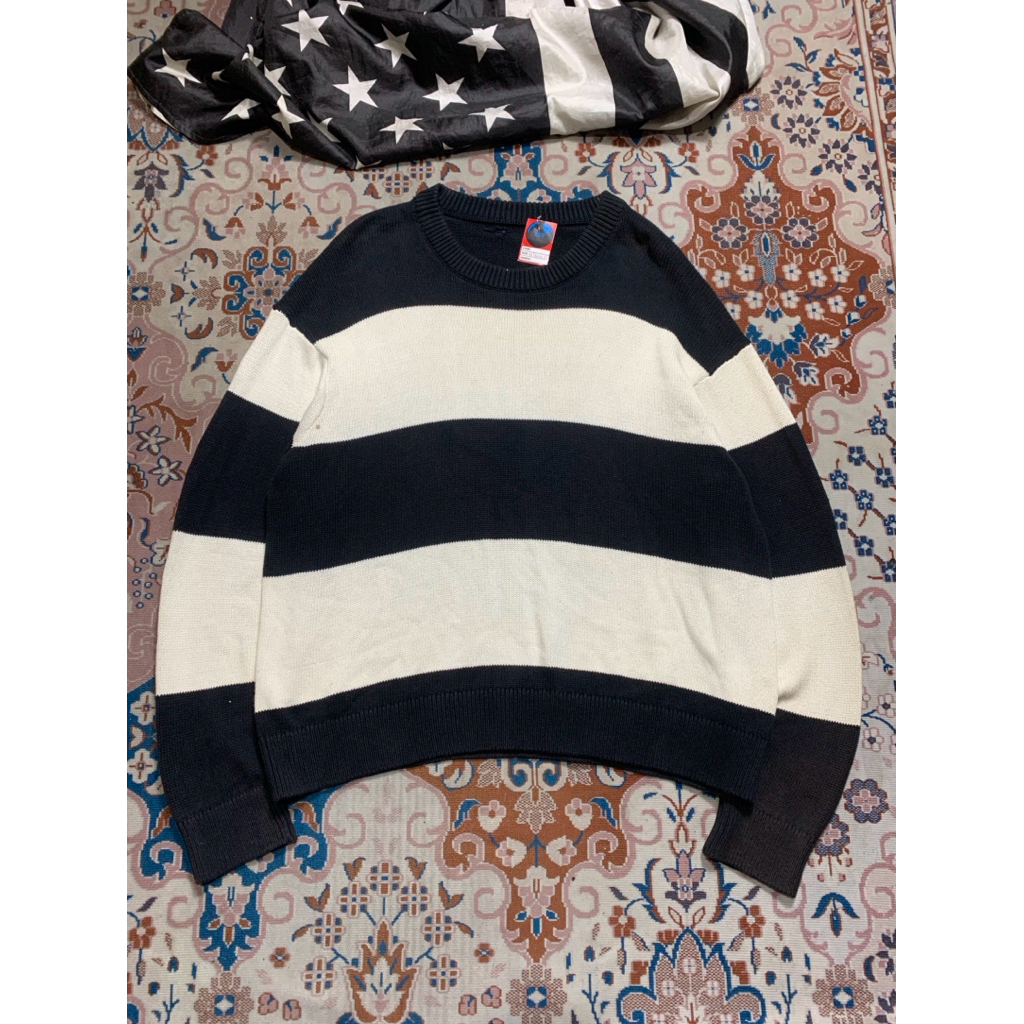 UNKNOWN KNITWEAR****