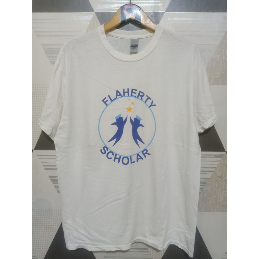 เสื้อยืด Gildan Flaherty Scholar