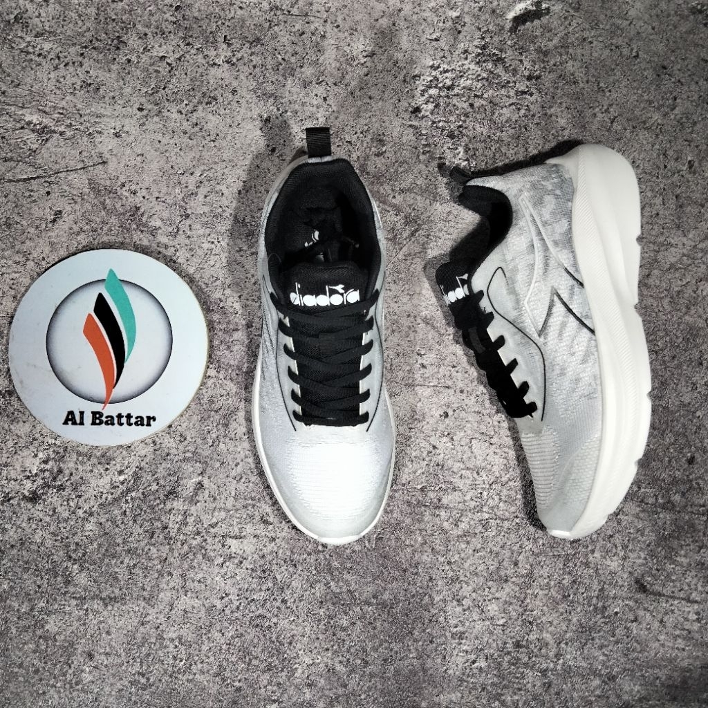 รองเท้า Diadora niece