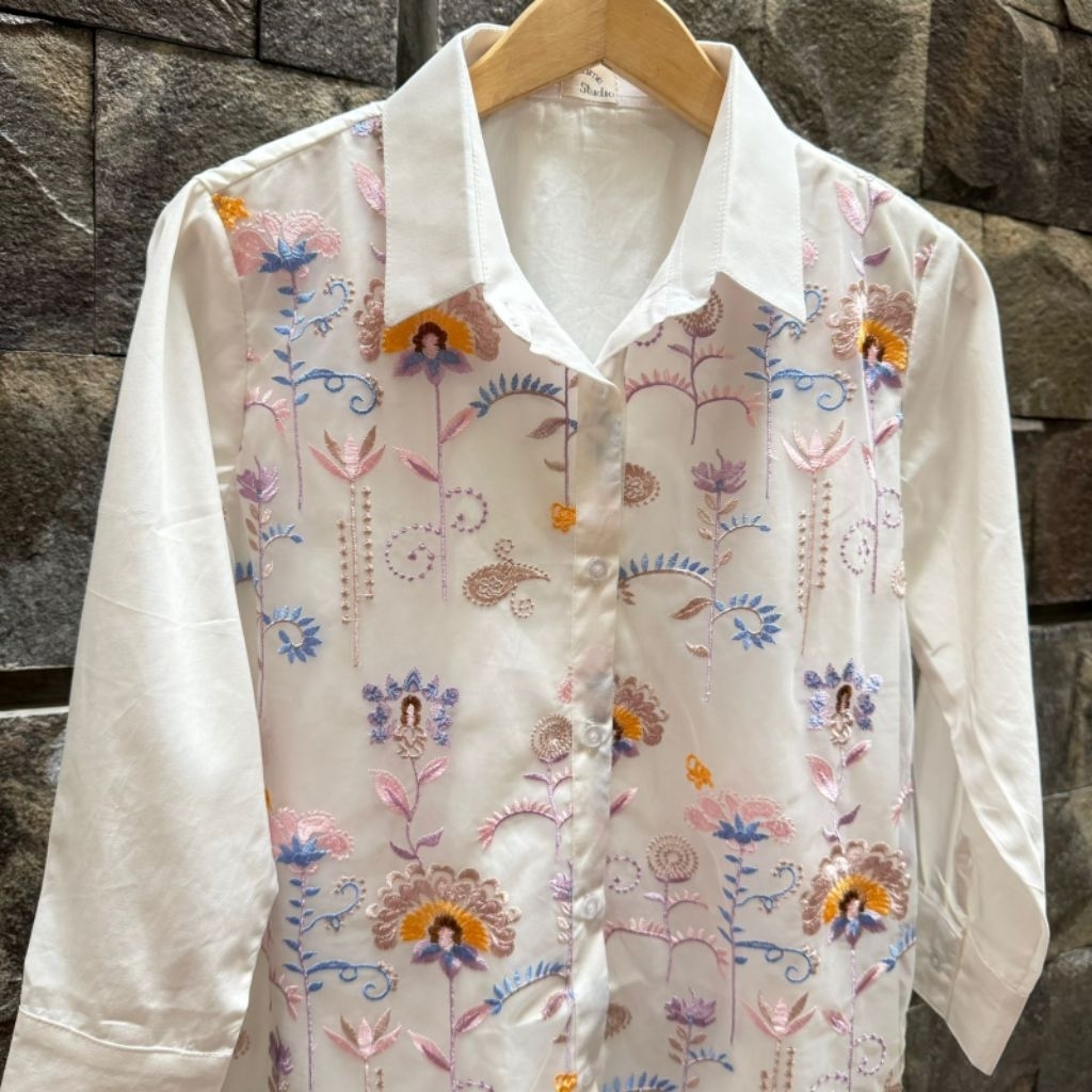เสื้อเชิ้ตแขนยาวดอกไม้ Isola