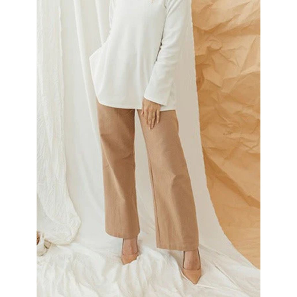 WEARING KLAMBY Stella Pants / กระโปรง Shala / กางเกง Yvaine / กระโปรง Ariana / กางเกง Andien / กางเก