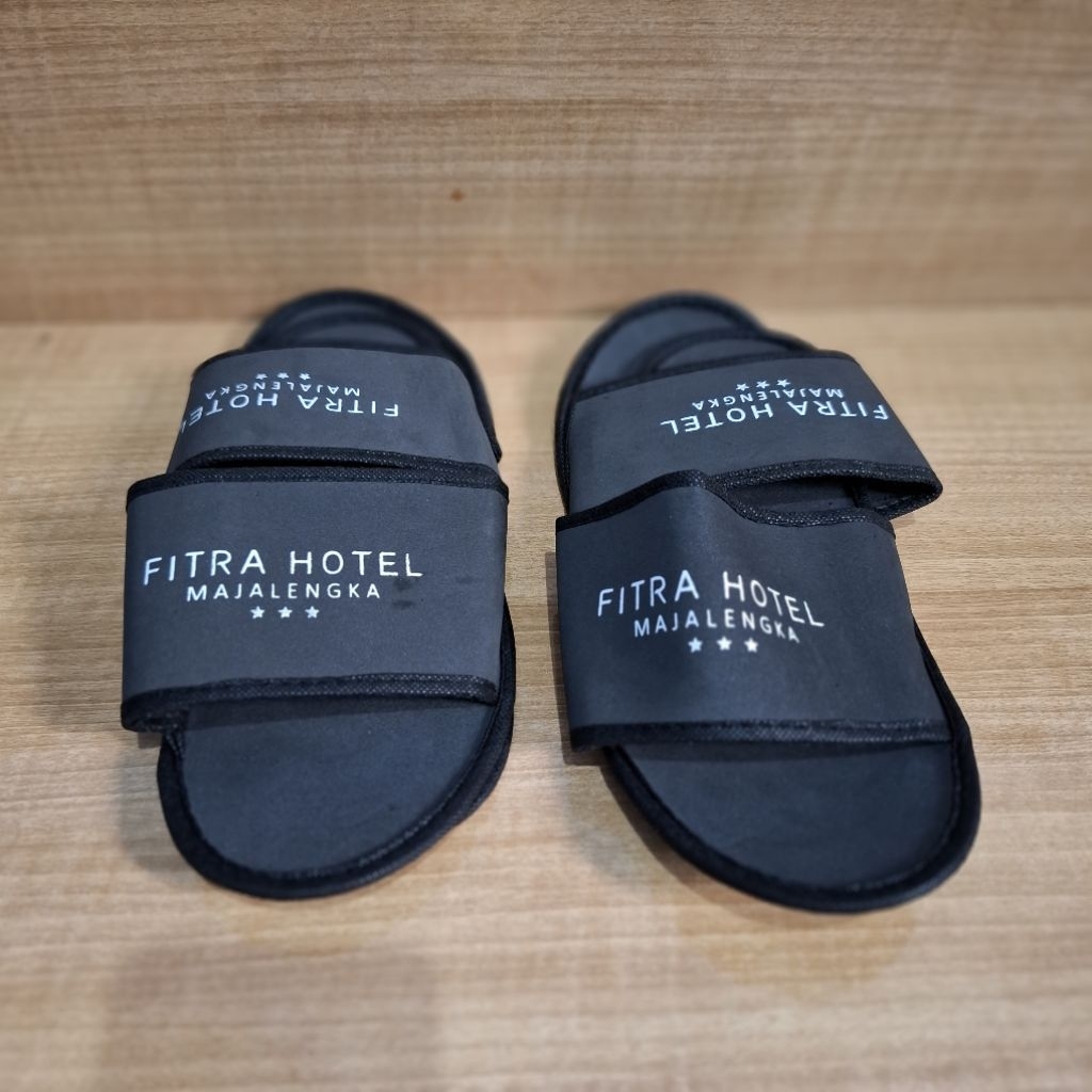 PRELOVED HOTEL SANDALS 1 PAIR