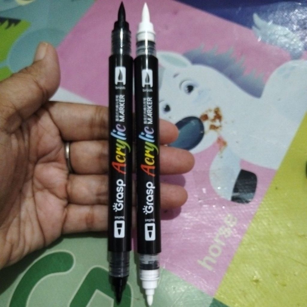 Grasp Brush Twin Acrylic Marker Black & White ขายปลีก