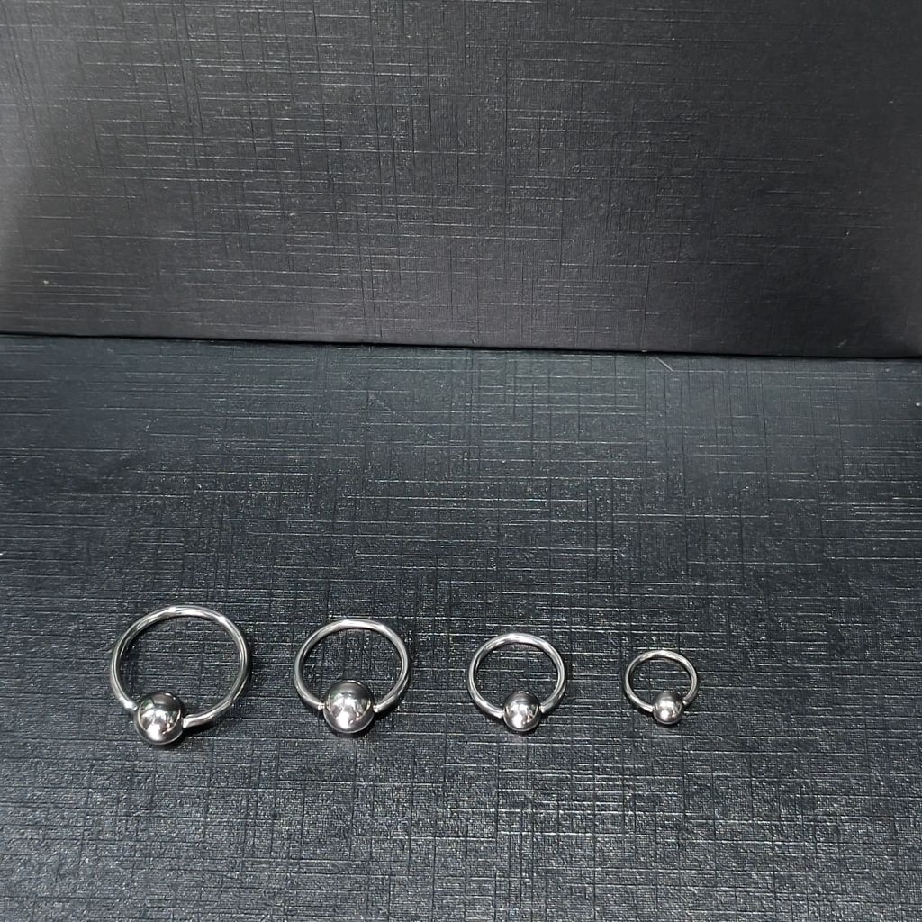 TITANIUM RINGBALL EARRINGS / EAR PIERCING / TITANIUM SE EARRINGS / TITANIUM EAR EARRINGS / TITANIUMB