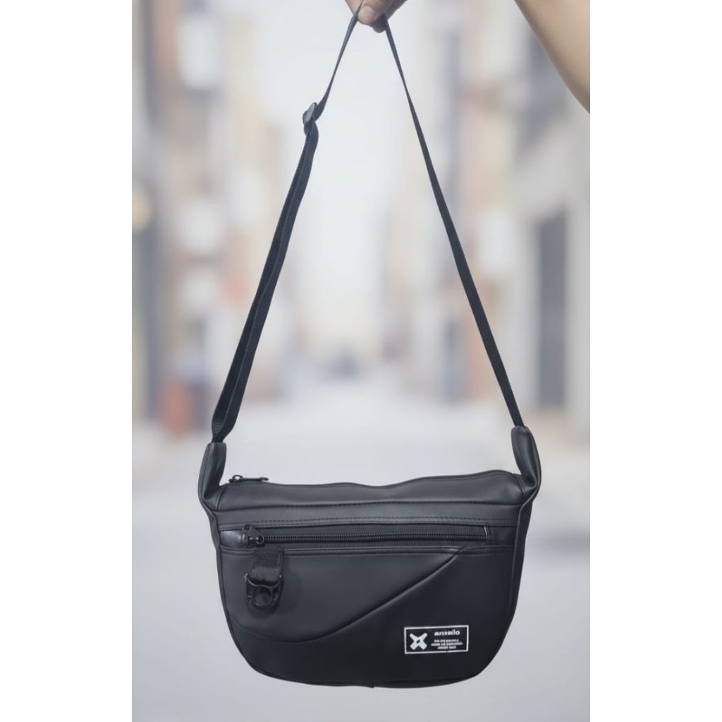 กระเป๋าสะพาย LAXUS FLAVERLAND MADE OF THICK SYNTHESIS LEATHER