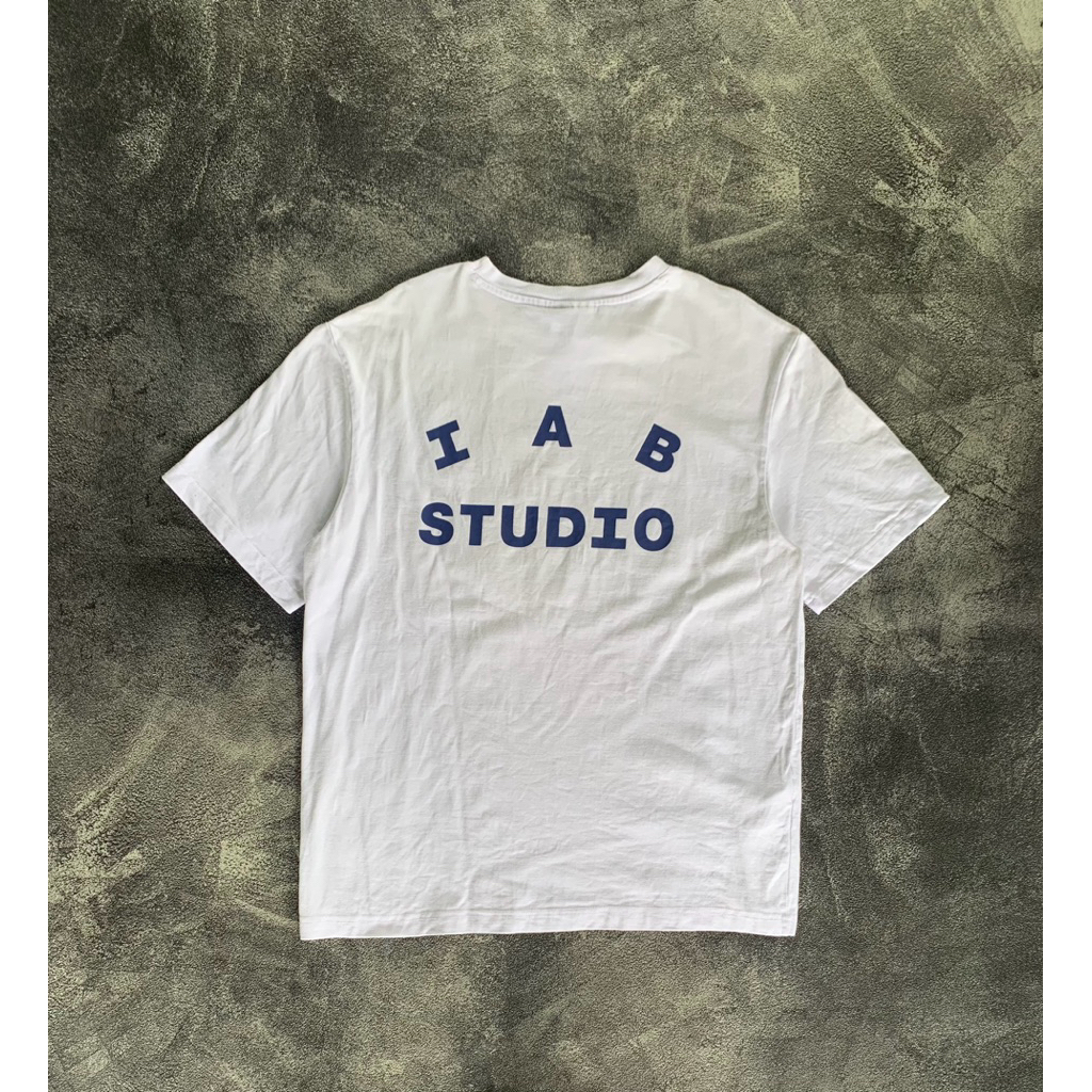 เสื้อยืดโลโก้ IAB Studio Backhit