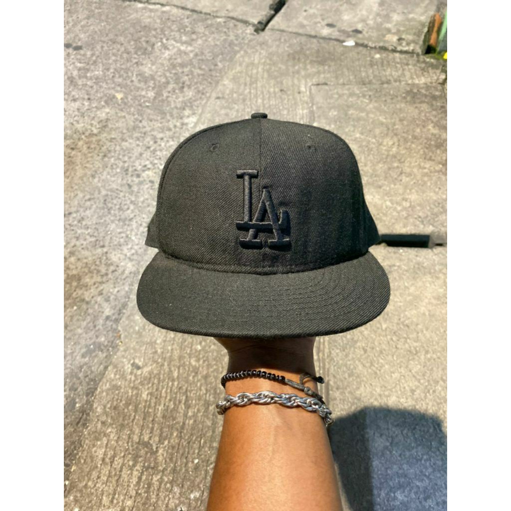 หมวก Snapback สีดํายุคใหม่ LA