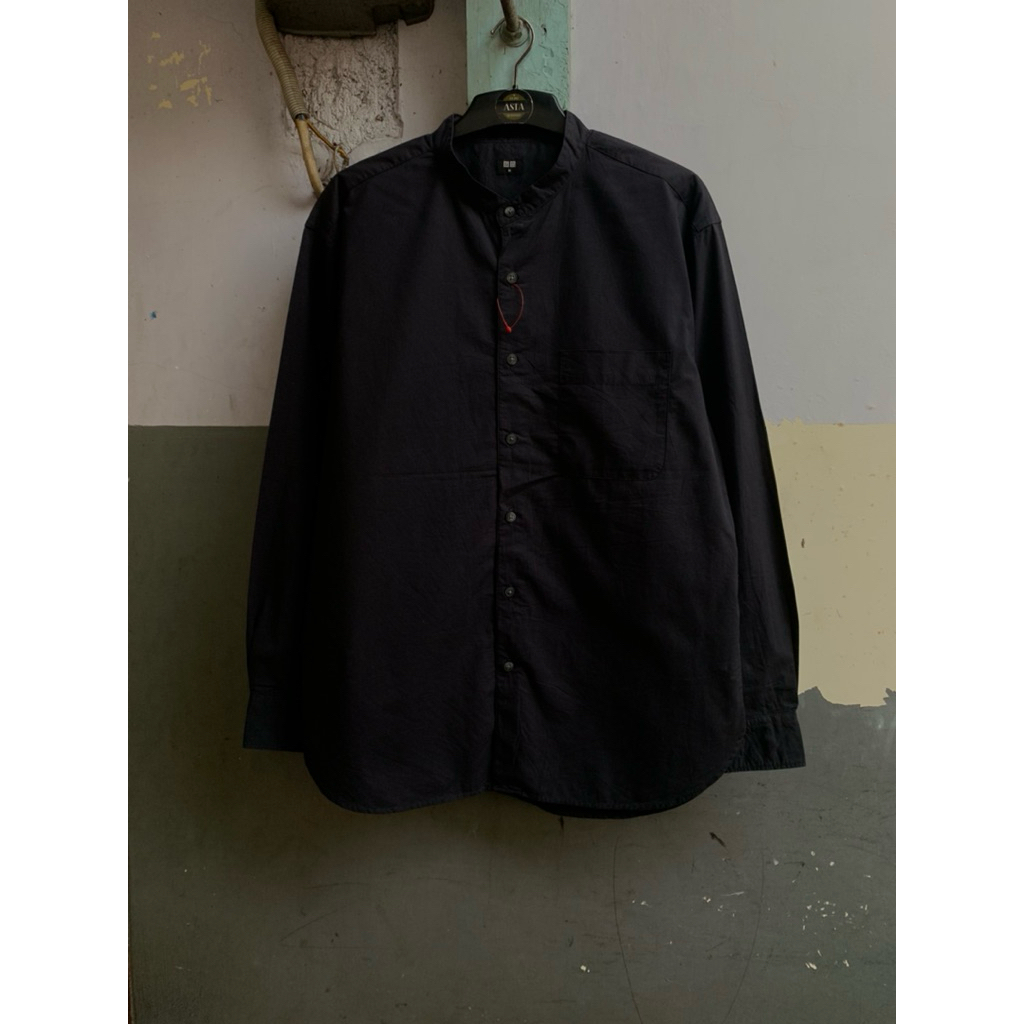KEMEJA Uniklo shanghai เสื้อเชิ้ตผู้ชายคอปกสีดําล้วน แขนยาว shb.2.31