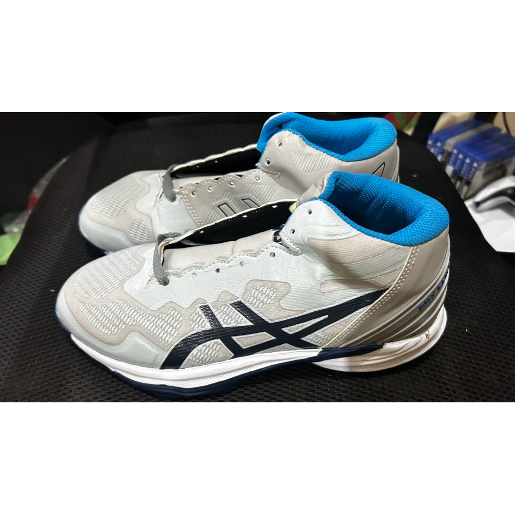 รองเท้าวิ่ง Asics Grey
