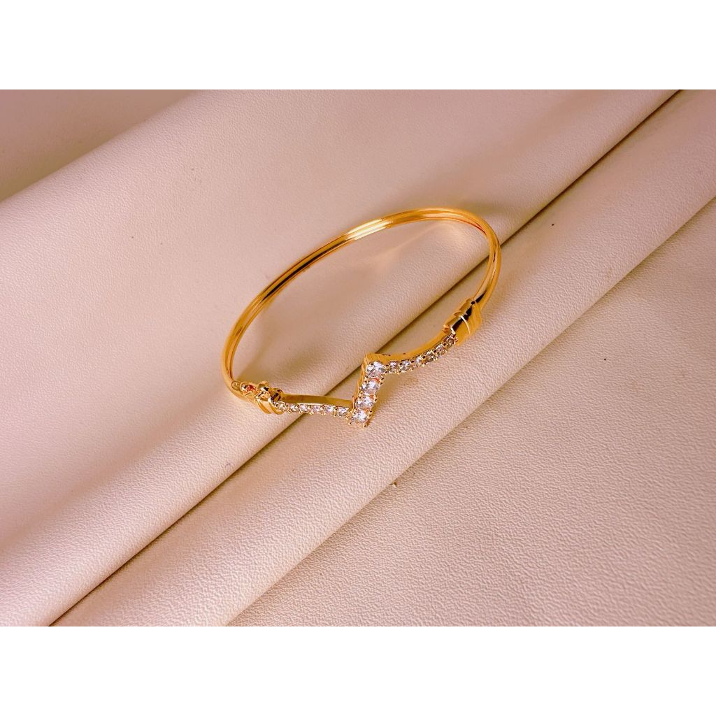 Elizha J5 Ismoyo Elegant 10 กะรัต สร้อยข้อมือไทเทเนียมแท้