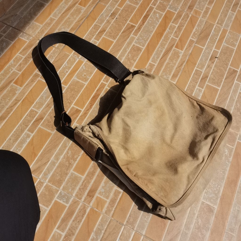 979. MHL CANVAS DETROIT PRELOVED SLING BAG