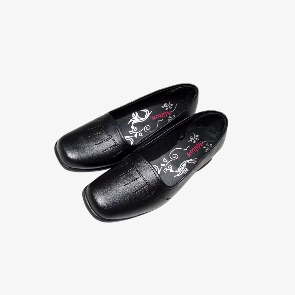 MILTON รองเท้าโลฟเฟอร์สีดําล้วนสําหรับผู้หญิง
