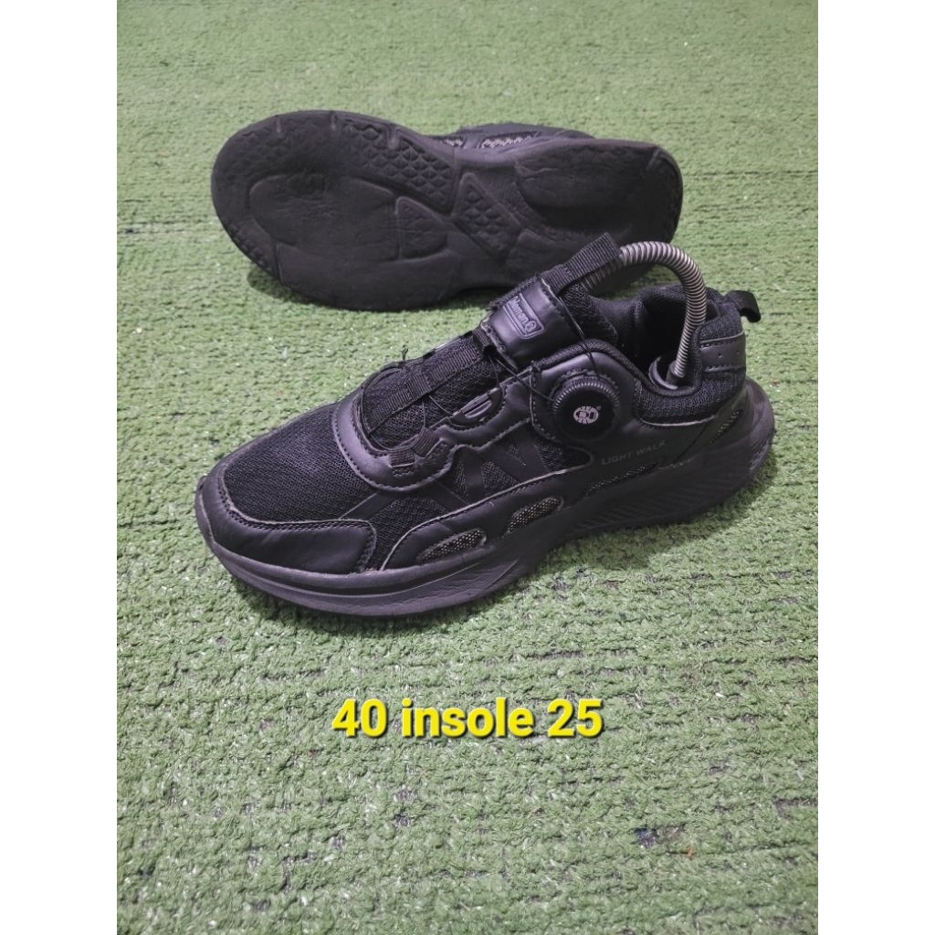 รองเท้าColeman s40 Full Black Mountain