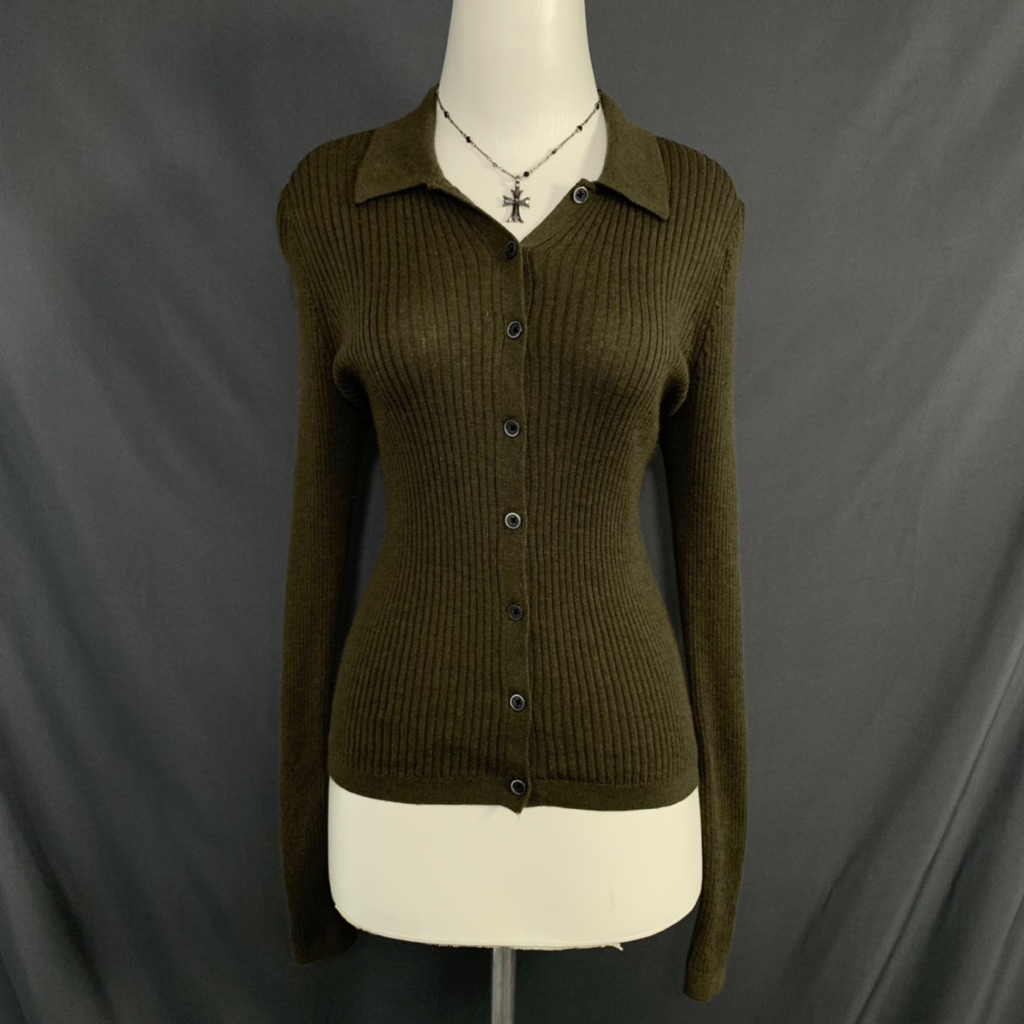 เสื้อ UNIQLO RIB KNIT FITTED