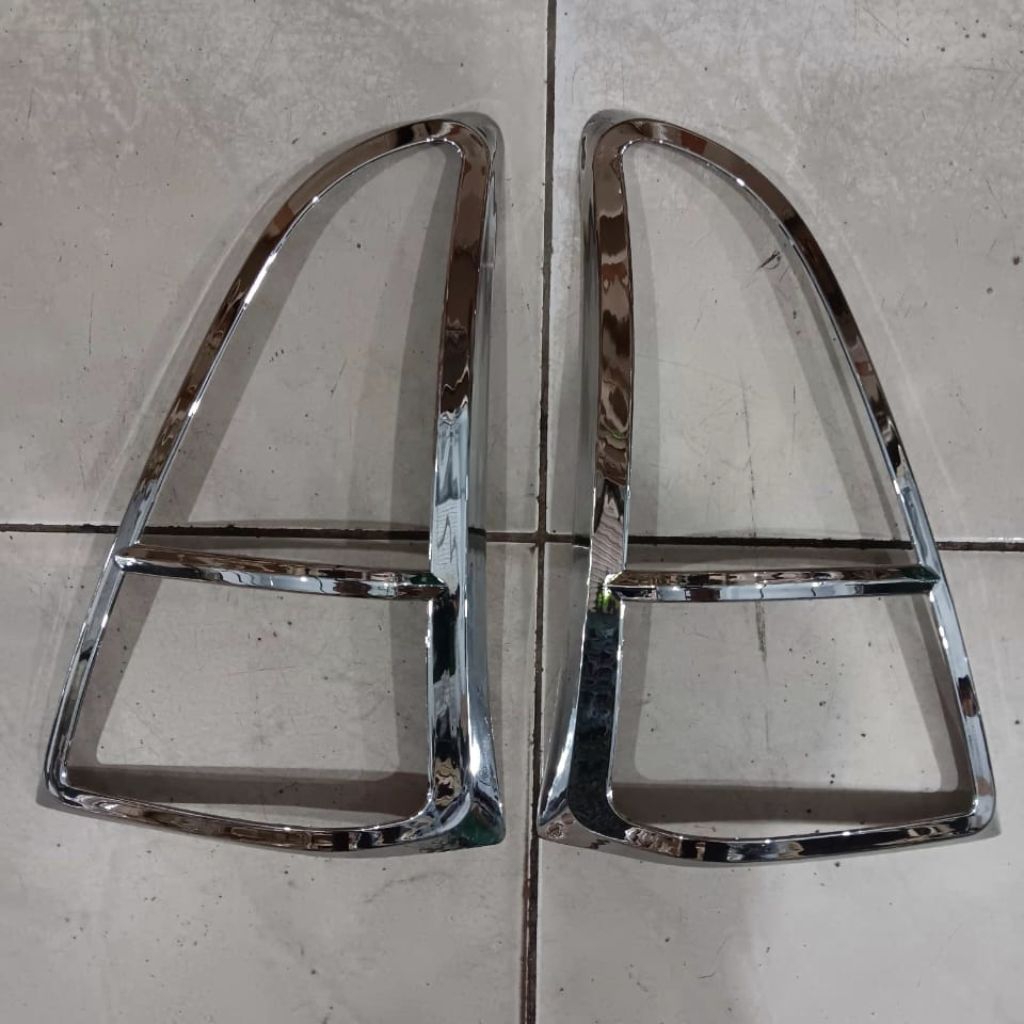 โคมไฟหยุดหลัง Garnish Toyota grand Innova Innova Innova barong 2012 2013 2014 2015 CHROME CROME